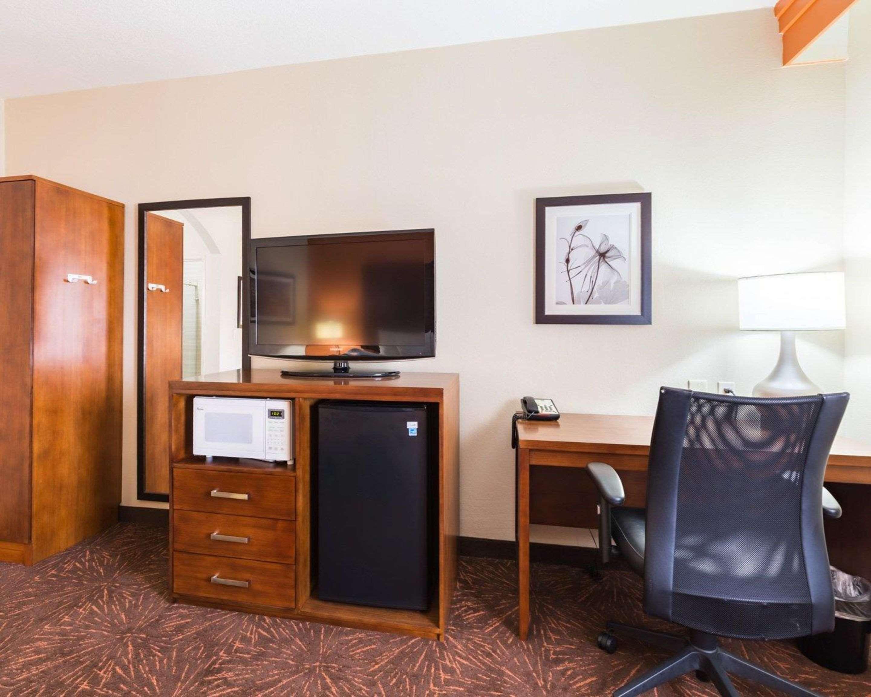 Econo Lodge Inn & Suites East Houston I-10 Extérieur photo