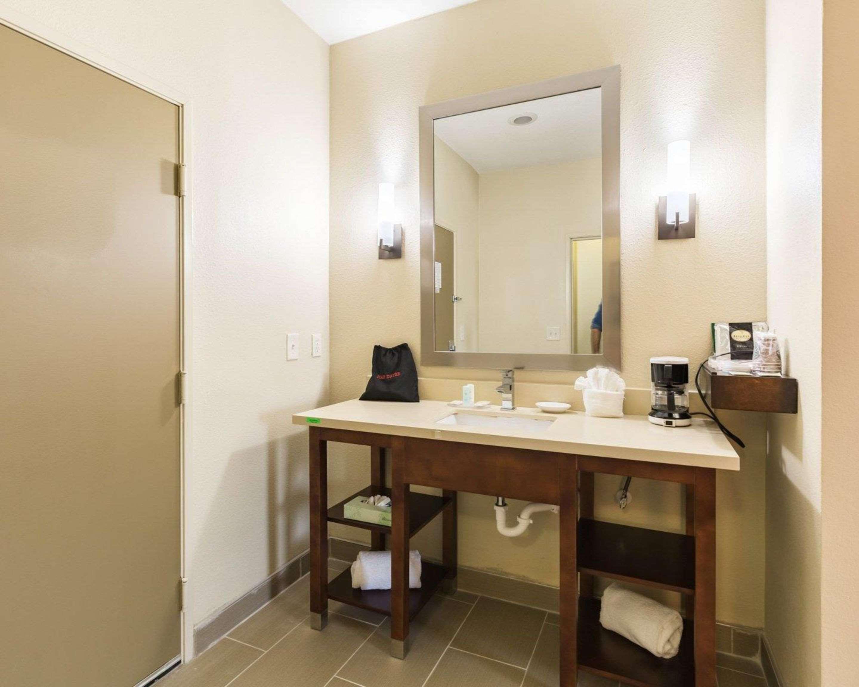 Econo Lodge Inn & Suites East Houston I-10 Extérieur photo